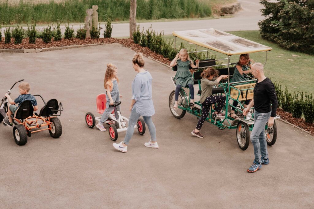 Spaß für die Familie mit Rikscha und Gokarts